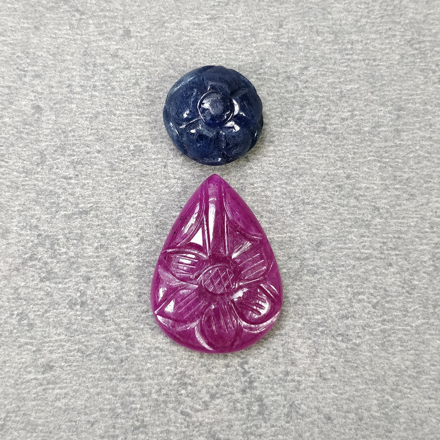 RED RUBY & Blue SAPPHIRE Gemstone Carving : 20.15cts Natural Untreated Ruby Hand Carved Pear and Round 20*15mm - 11mm 2pcs (With Video)